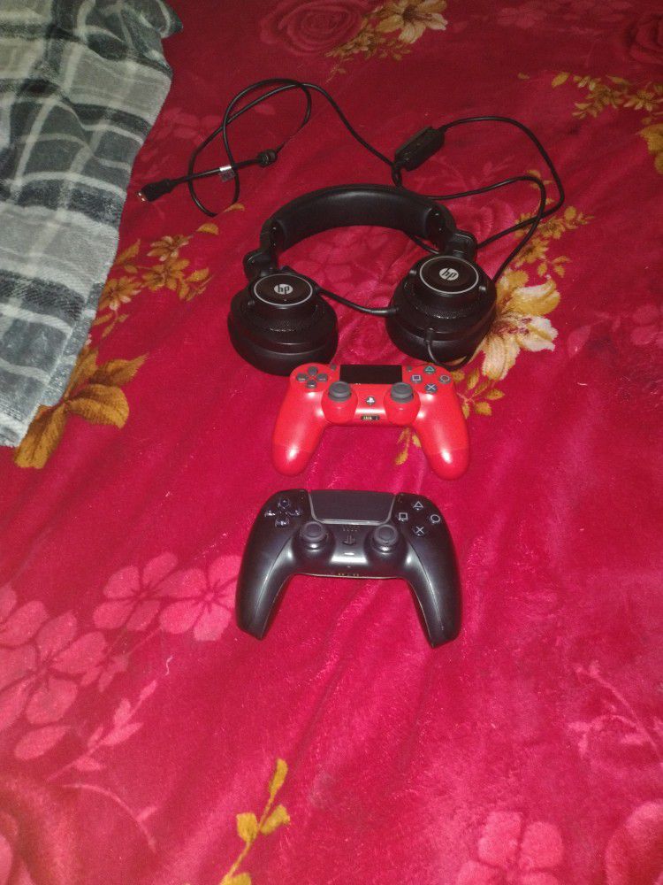 Selling A Red PS4 Controller And A Black PS5 Controller And A HP Gaming Headset Usb