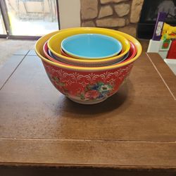 Set of bowls