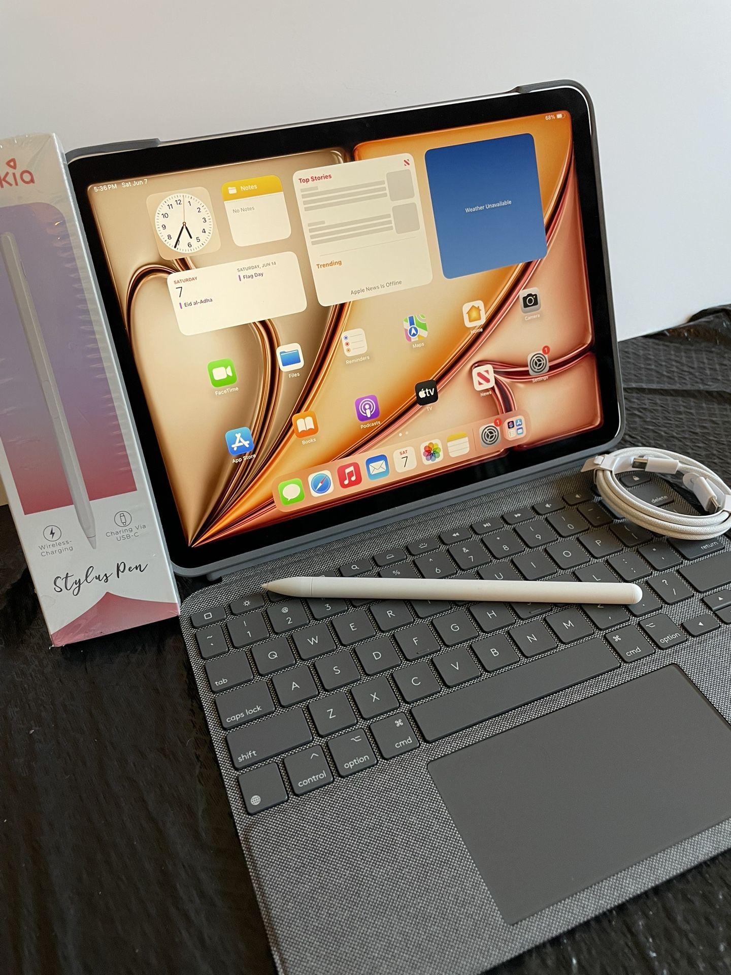 Apple IPad Air 11” ( M2 chip / 2024 Model) 512GB / 1TB with pen, Logitech keyboard & Accessories