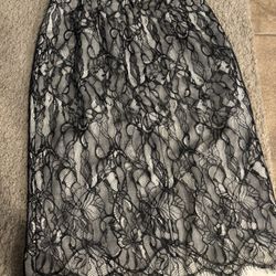 Ann Taylor Woman Skirt . Size 00. Brand New 