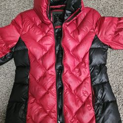 GUESS Los Angeles Heritage Chevron Puffer Jacket Women’s M Red Black