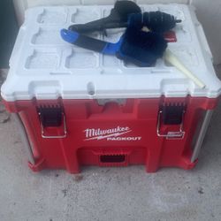 Milwaukee Pack out Ice Chest 