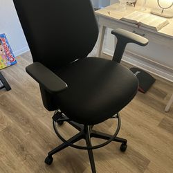 Essentials Task chair For Office Or gamers (Like New)