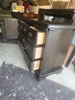 Dresser Solid Wood 6 Drawers With 2 Shelf  63”x33”x19” Work Good Condition Good 