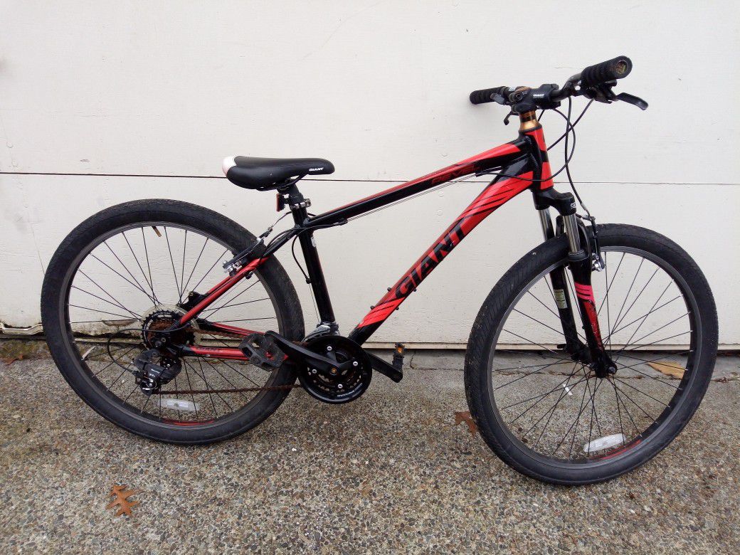 Used giant hardtail mountain bike
