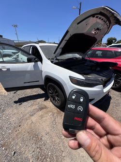 Car keys/llaves de autos/key fobs