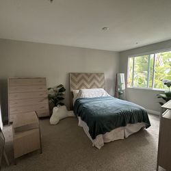 Complete Bedroom Set ( Like New)