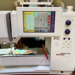 Bernina Sewing machine 200-730 E