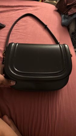 Zara Leather Saddle crossbody  in black