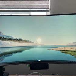 Samsung 32” 4k Ips Curved Monitor With Vesa Adapter And Monitor Arm