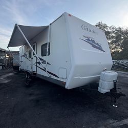 Rv Trailer De 30 Pies Ubicado 9850 Nw 27 Ave Miami Fl 33147 O (contact info removed) O (contact info removed) 