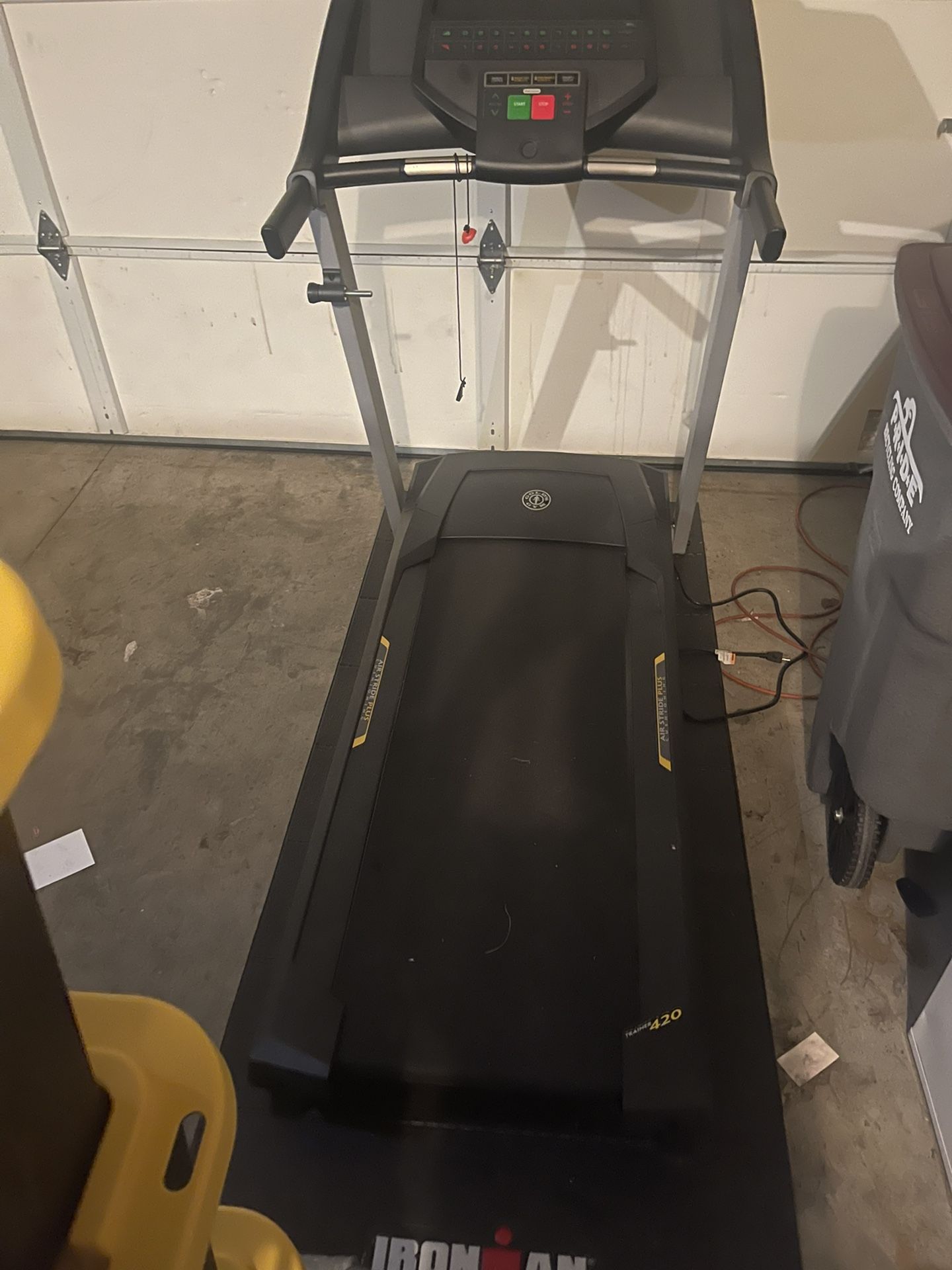 Gold’s Gym 420 Trainer Treadmill 
