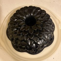 Bunt Pan With cover/carrier