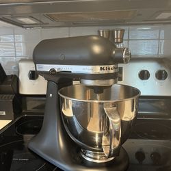 KitchenAid Artisan Series 5 Quart Tilt Head Stand Mixer with Pouring Shield KSM150PS, Matte Black