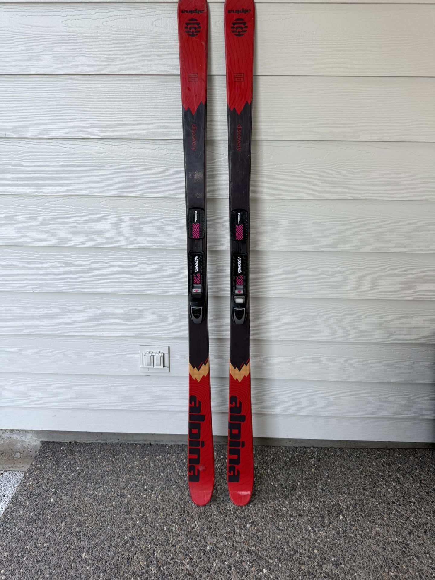 Alpina Protefella Skis