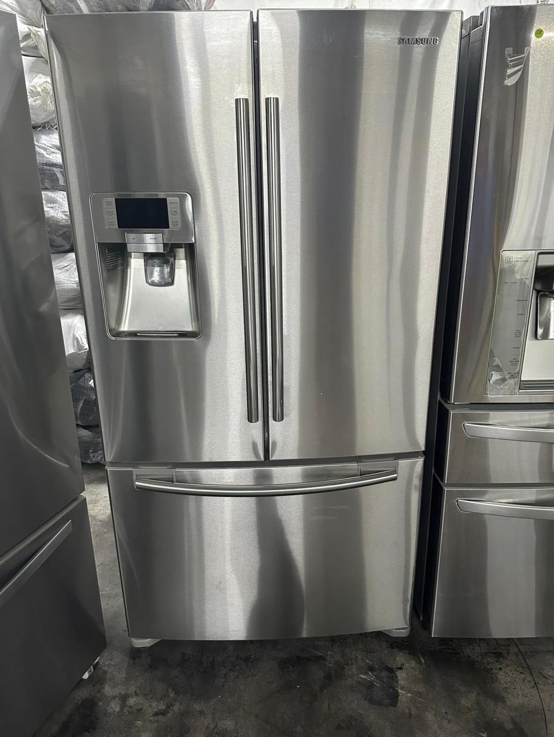 Samsung Fridge: Stainless, Ice & Water Dispenser