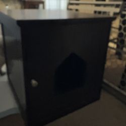Enclosed Cat Box 