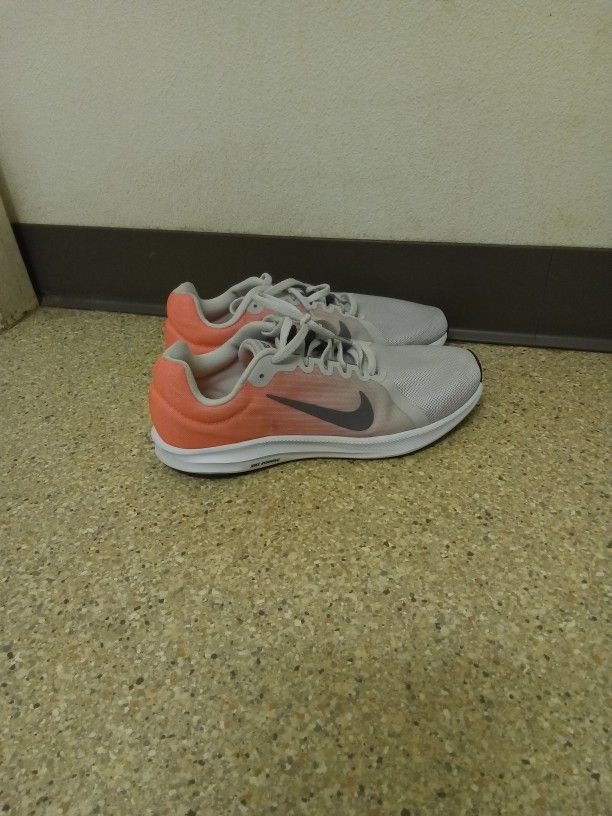 Nike Women's Shoes 9.5