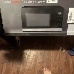 Microwaves And Oven In One