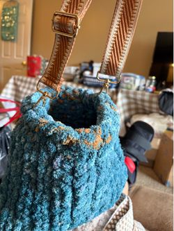Chunky chenille washable purse with removable strap