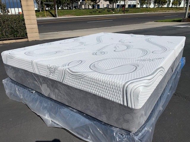 Queen Organic Cool Gel Memory Foam !!