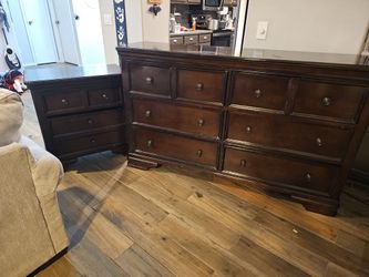 Dresser Set
