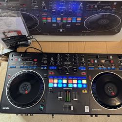 Pioneer DDJ-REV5 Battle Style 2-Channel Rekordbox Serato DJ Controller DDJREV5