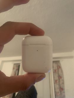 Airpod Case And Right Airpod