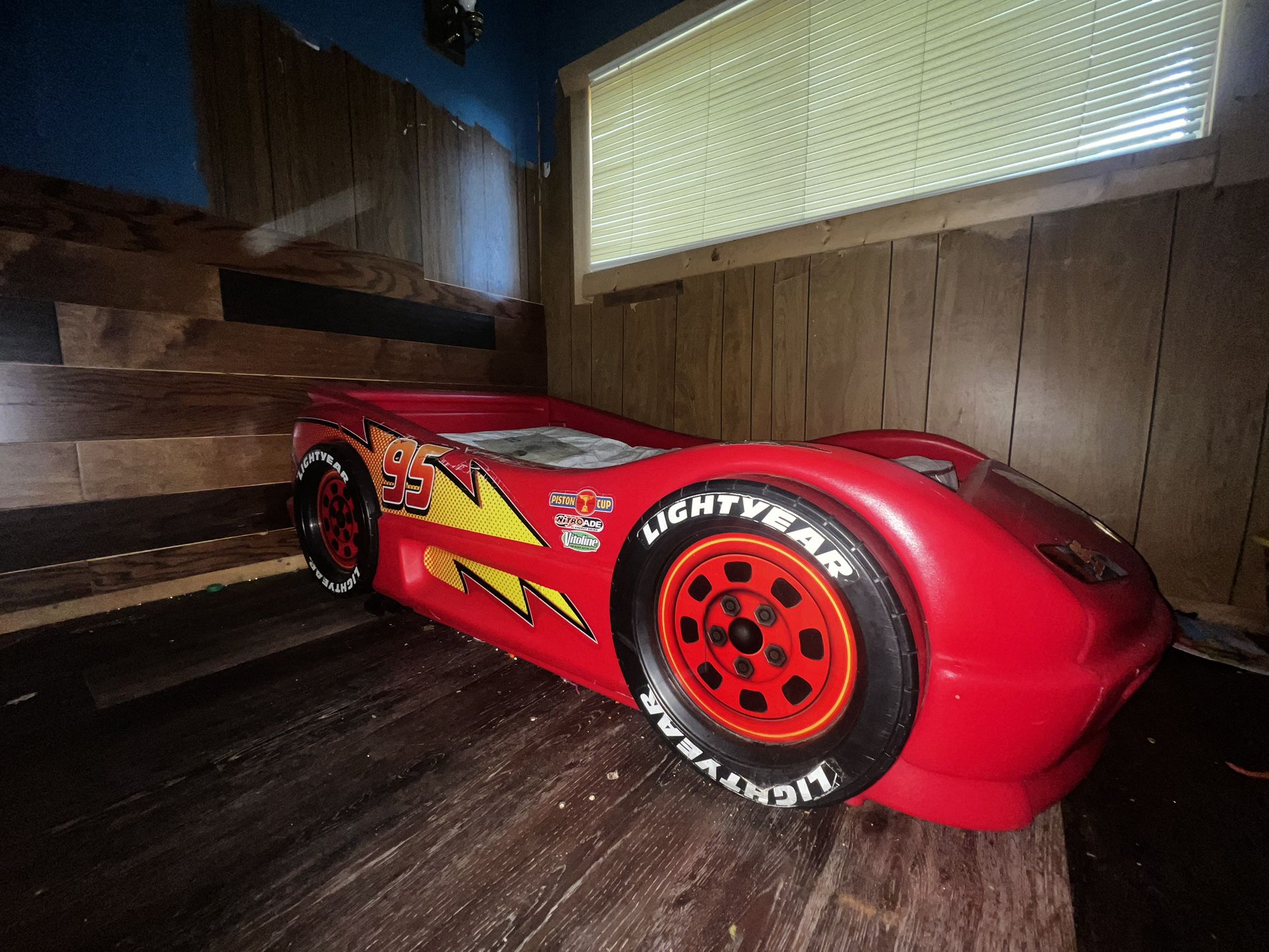 RaceCar Bed With Mattress