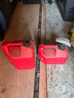 Red Plastic Gas Cans – Set of 2
