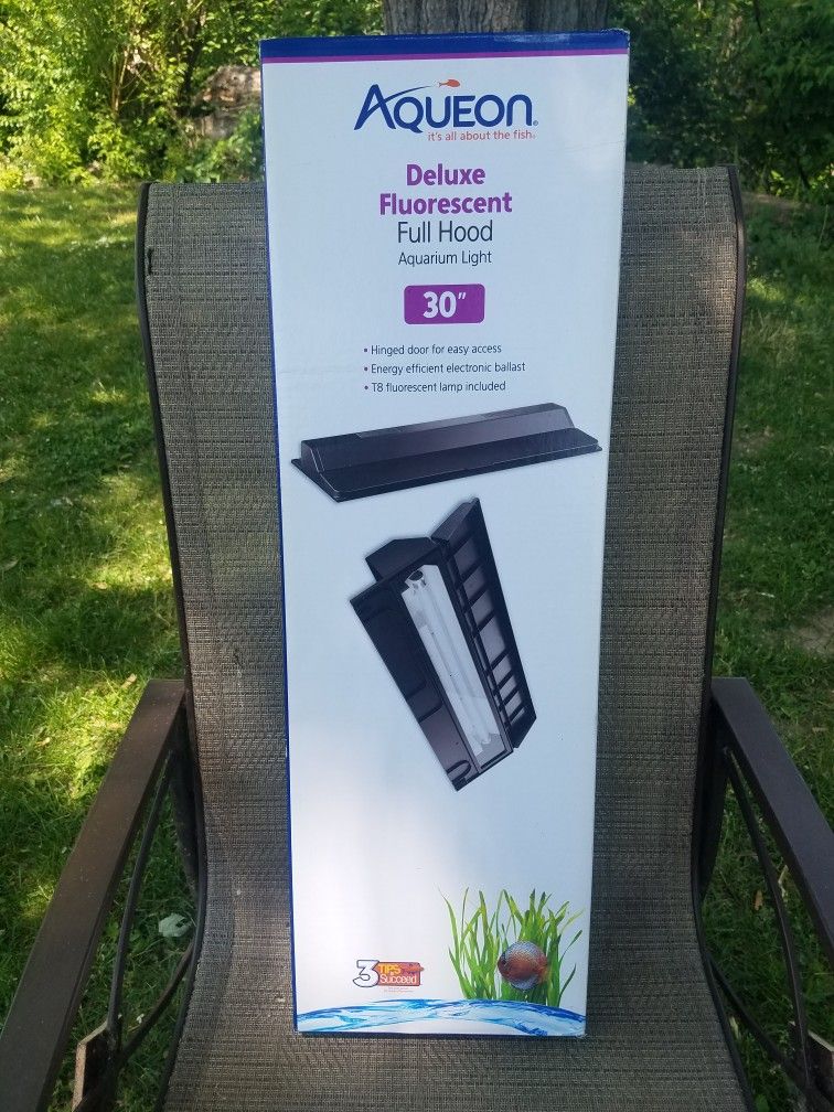 Petco Aqueon 30" Deluxe Fluorescent Full Hood Aquarium Light.