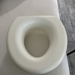 4 Inch Portable Raised Toilet Seat Riser, Elevated Toilet Seat 