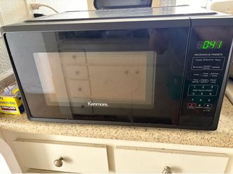 Used Kenmore 1.1 cu ft Microwave