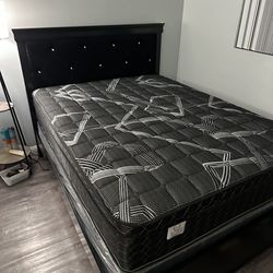 Queen size mattress pillow top 12”.      New mattress.     All sizes available.     Same day delivery