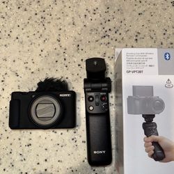 Sony ZV-1 Digital Camera (Black) with wireless remote commander 