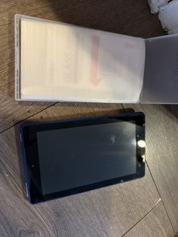 Kindle With Screen Protector 