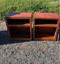 2 nightstands
