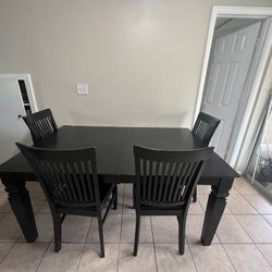 Kitchen table With Chairs 