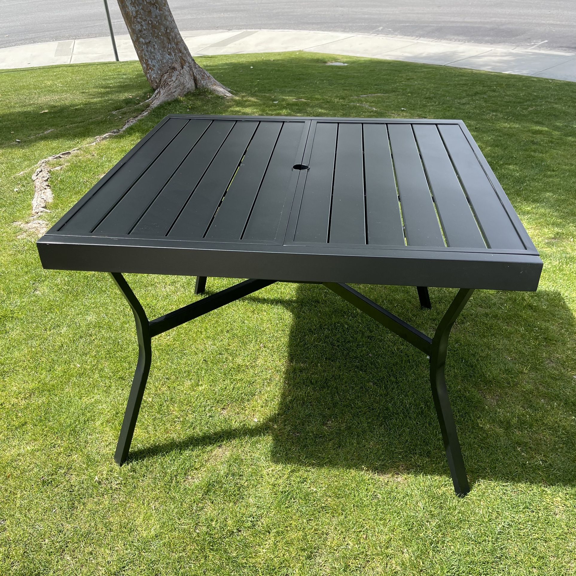 Pelham Bay Expandable Patio Table. NEW! Black Metal