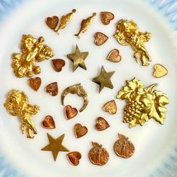 ⭐️ Bundle of mostly vintage brass stampings, copper & gold tone flatbacks