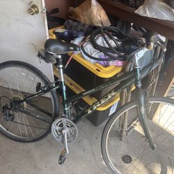 Trek 7200 Multitrack hybrid bike