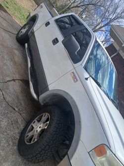 2005 Ford F-150..4WD..Runs Well..AC Working Great..Hand Title..it Has Inspection..