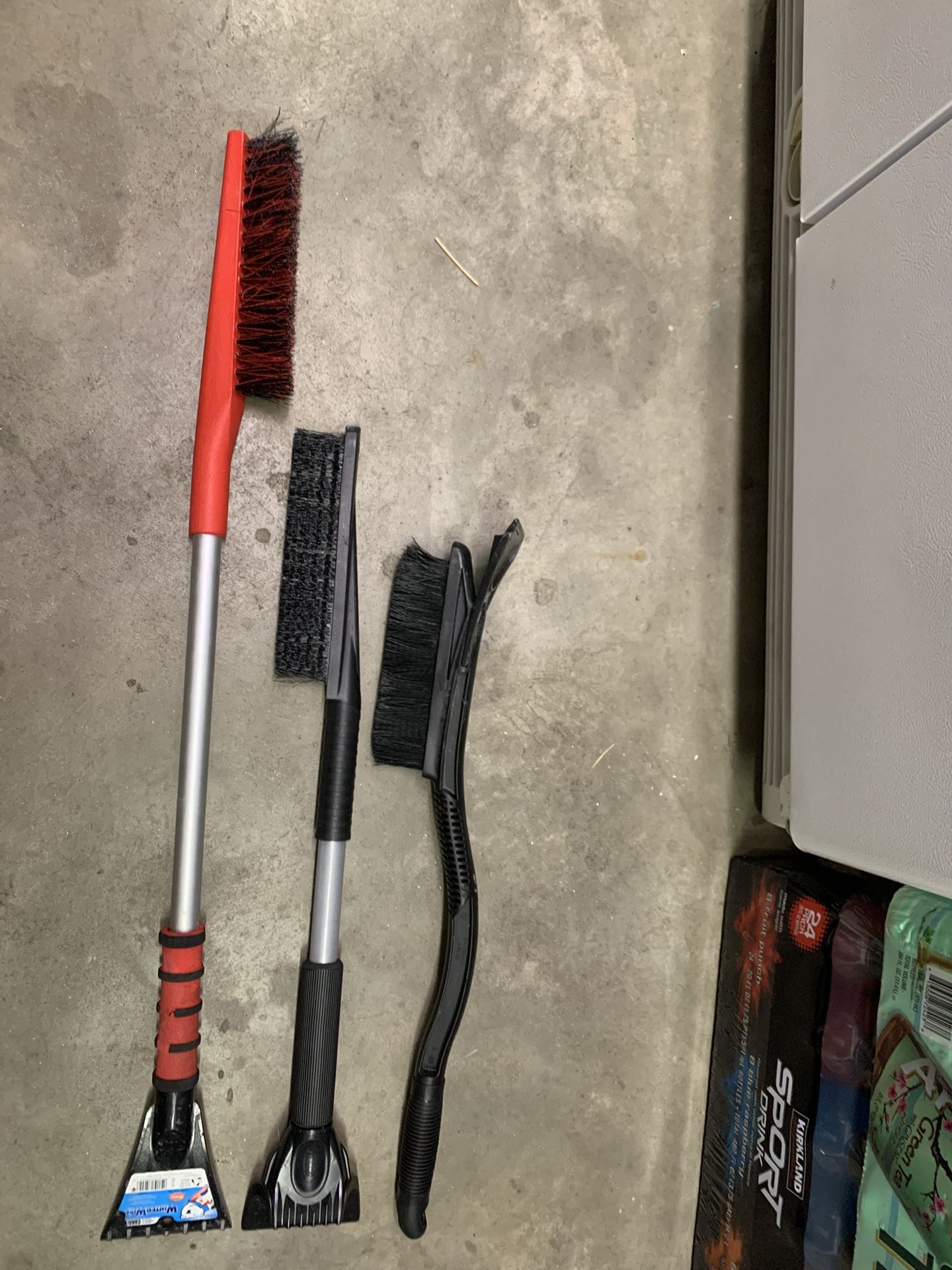 Snow Brush w/ ice scraper