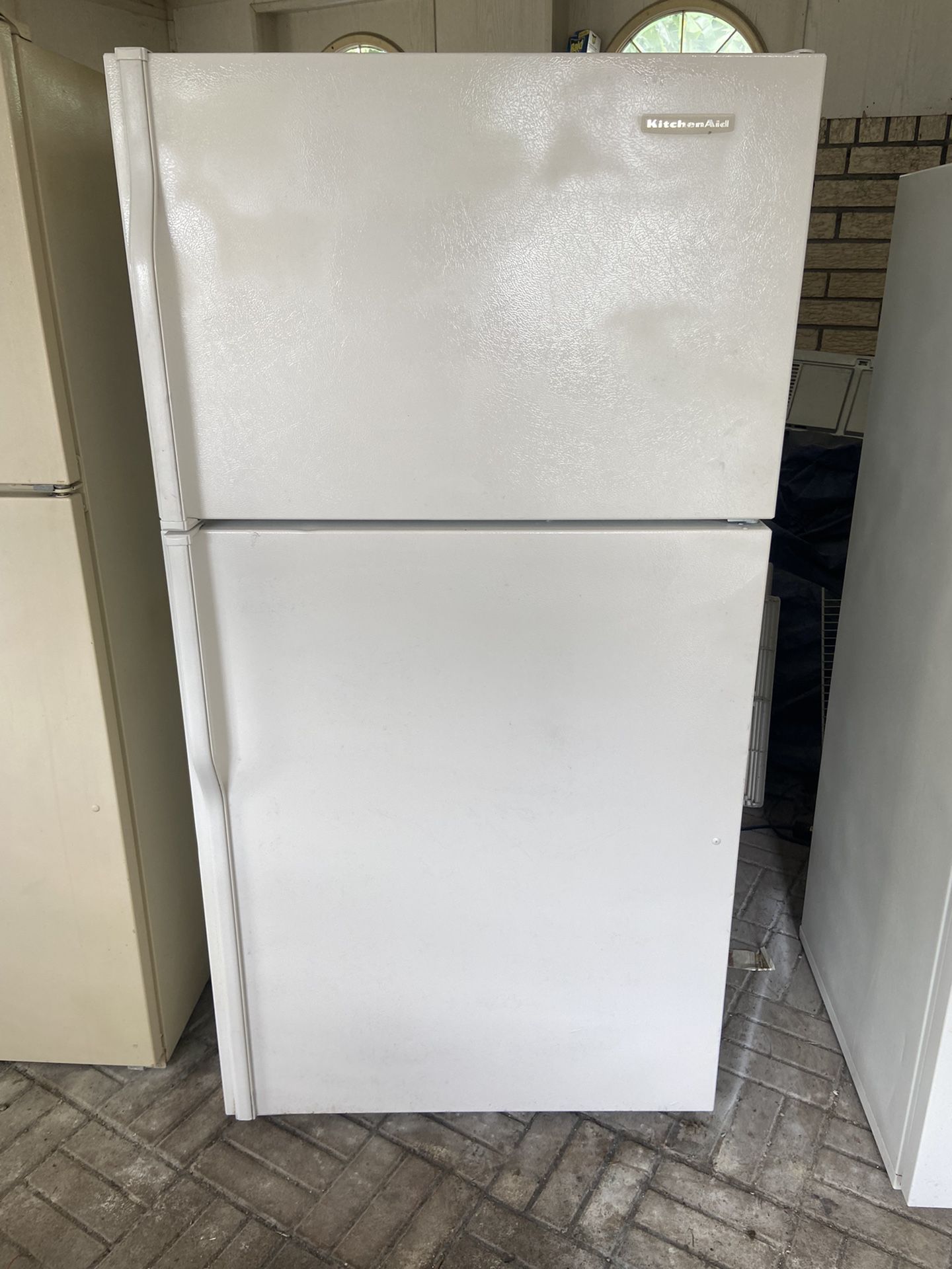 KITCHEN AID  22 Cu. ft FRIDGE!  RUNS GREAT!  HAS ICE MAKER! NOTHING  MISSING! THIS IS BIGGER THAN AN AVERAGE ONE! IN MARRERO! TEXT  