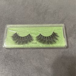 False Lashes #109