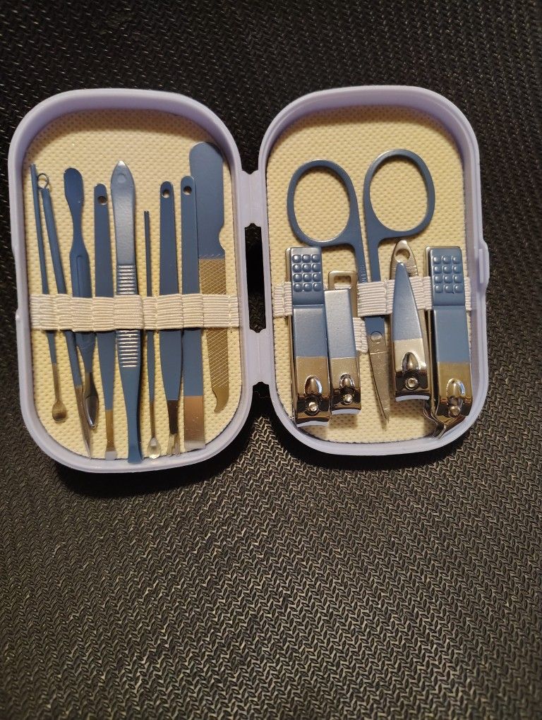 Compact Manicure Set