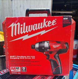Milwaukee M12 Cordless No-Hub Coupling Drill Driver Kit