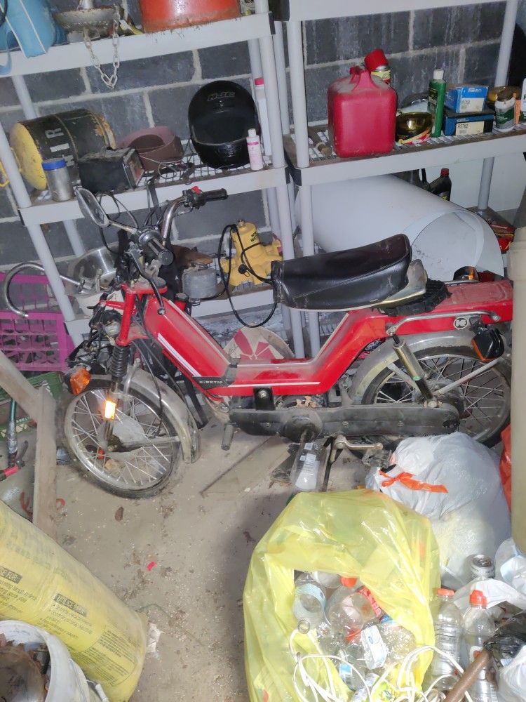 2001 Kinetic Moped