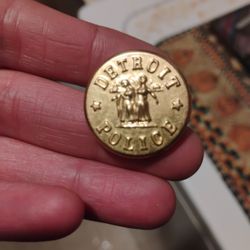 Detroit Police Button ..FREE