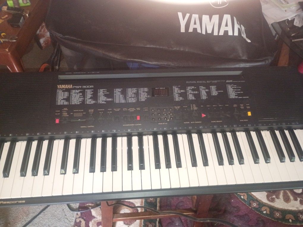 Yamaha PSR 300M Keyboard With Carrying Case